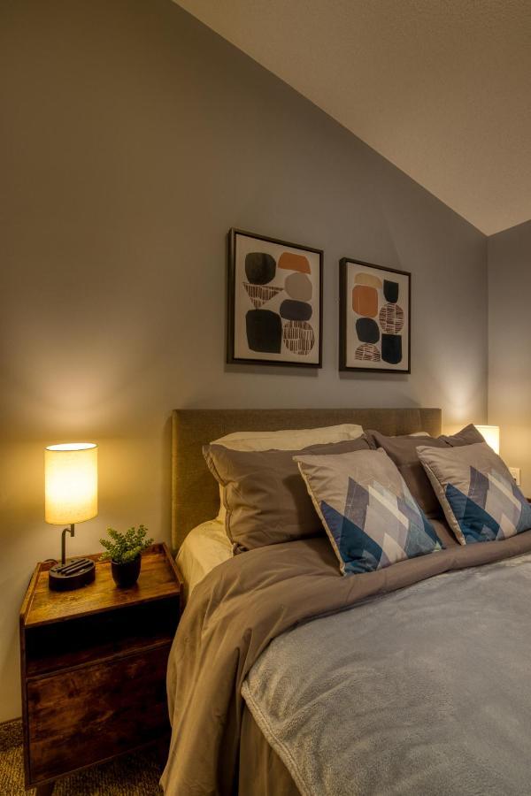 Beautiful Newly Reno 2Bdm 2 Bth Sleep Up To 6 Adults & Kids Mountain View Townhouse Suite 坎莫尔 外观 照片