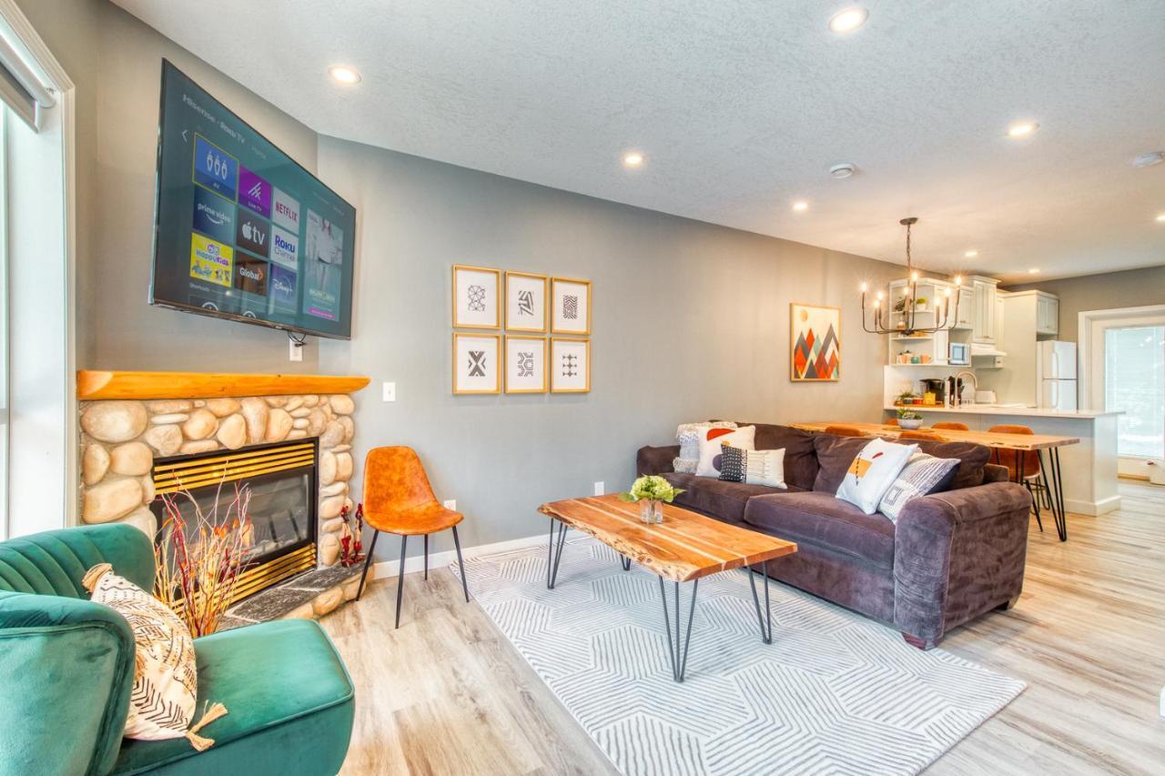 Beautiful Newly Reno 2Bdm 2 Bth Sleep Up To 6 Adults & Kids Mountain View Townhouse Suite 坎莫尔 外观 照片