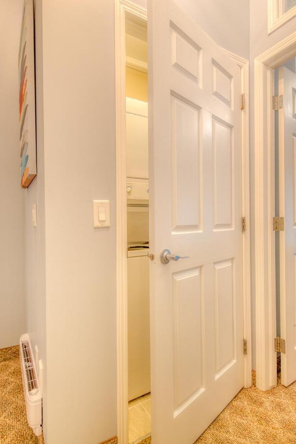 Beautiful Newly Reno 2Bdm 2 Bth Sleep Up To 6 Adults & Kids Mountain View Townhouse Suite 坎莫尔 外观 照片