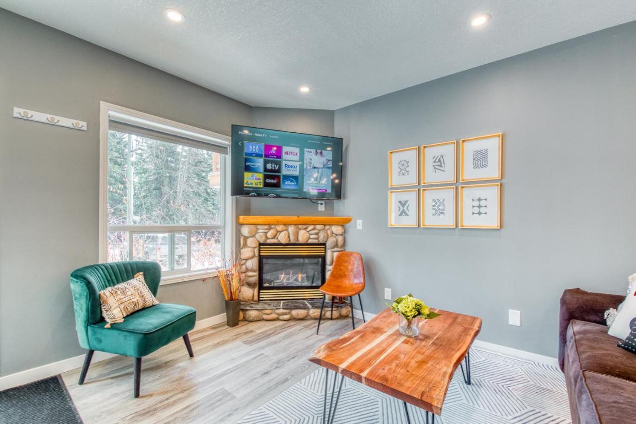 Beautiful Newly Reno 2Bdm 2 Bth Sleep Up To 6 Adults & Kids Mountain View Townhouse Suite 坎莫尔 外观 照片