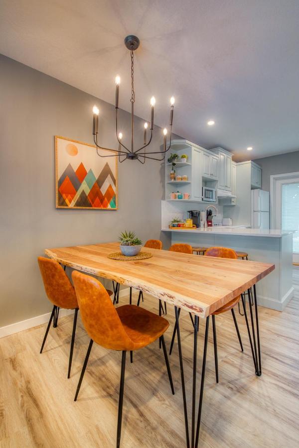 Beautiful Newly Reno 2Bdm 2 Bth Sleep Up To 6 Adults & Kids Mountain View Townhouse Suite 坎莫尔 外观 照片